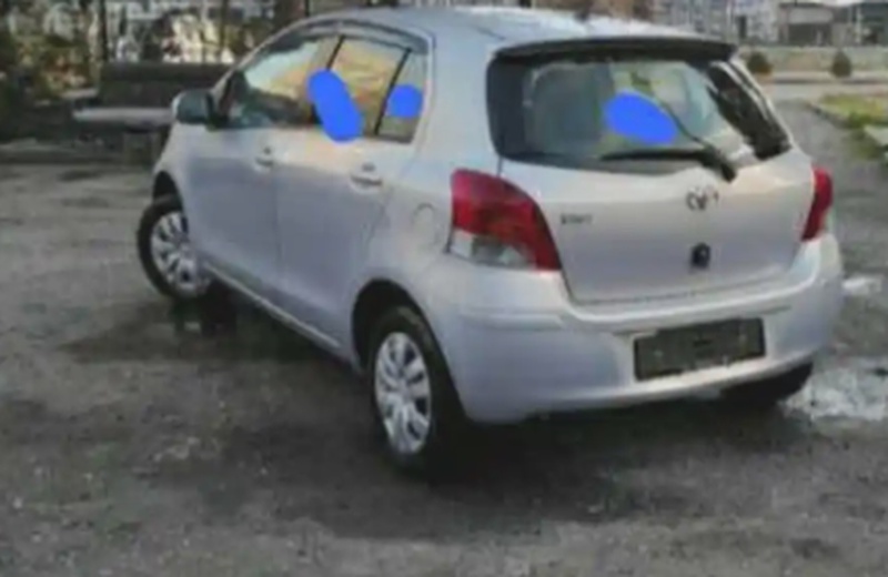 Задние нетонированние стекла для Toyota Vitz 2006-2010